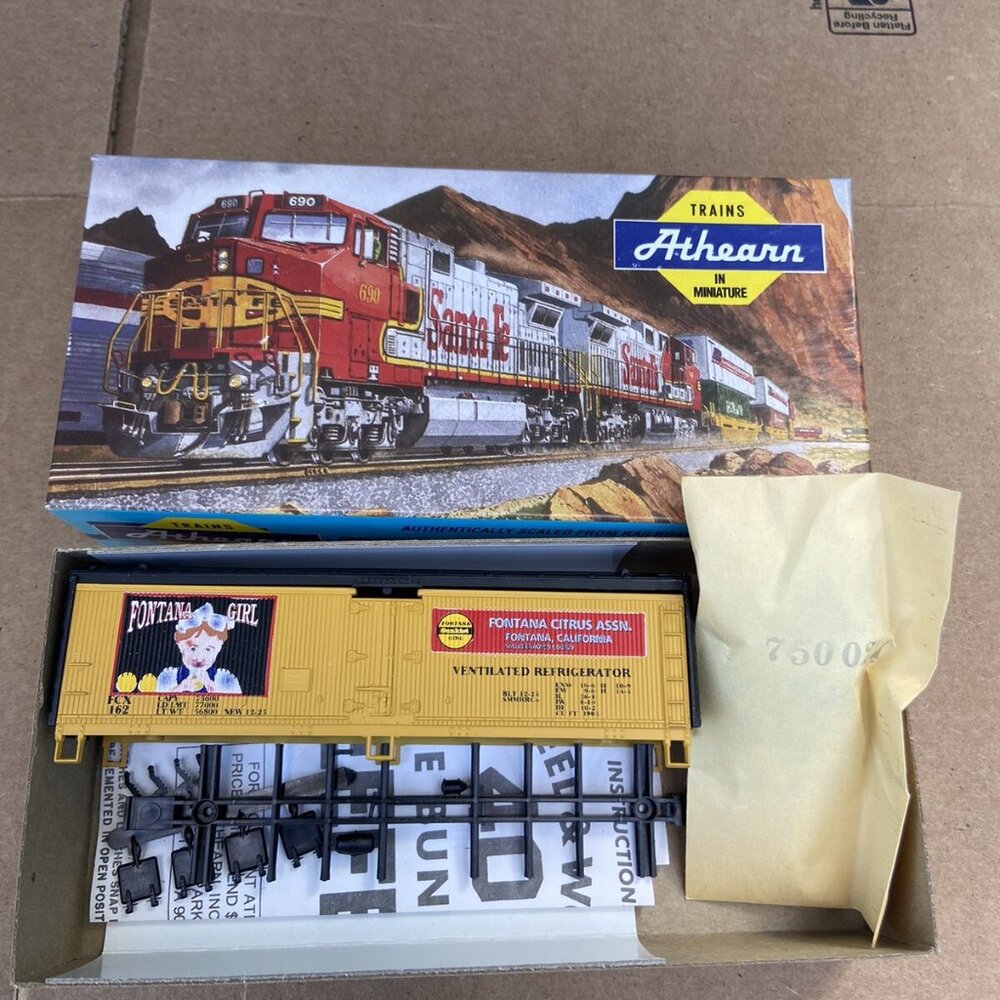 HO Athearn / Show Me "Fontana Girl" Fontana Citrus 40ft Wood Refrigerator #162